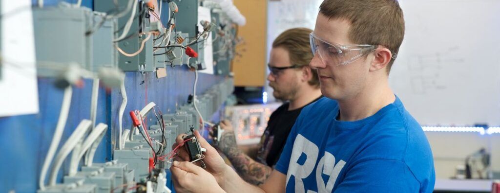 students at electrician trade school